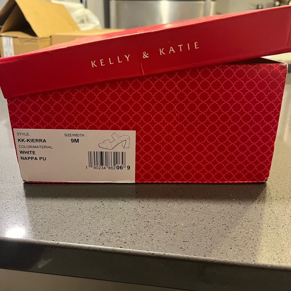 NWT Kelly & Katie Sandals - Picture 2 of 2